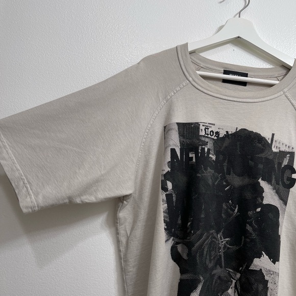 Gray oversize T-shirt with medium sleeve size and black roses print (small) - Picture 2 of 3